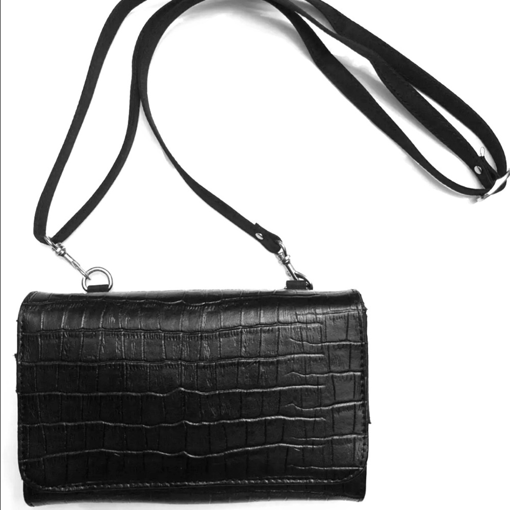 Leather handbag with adjustable strap